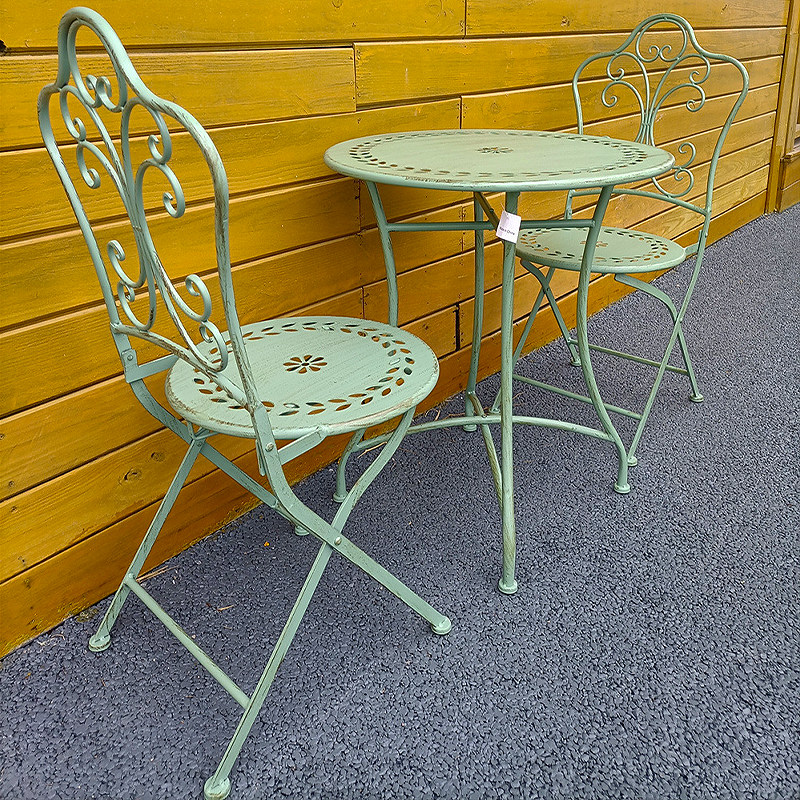 طاولة وكراسي حديدية على الطراز - مراجعة Outdoor Furniture Iron وسعره